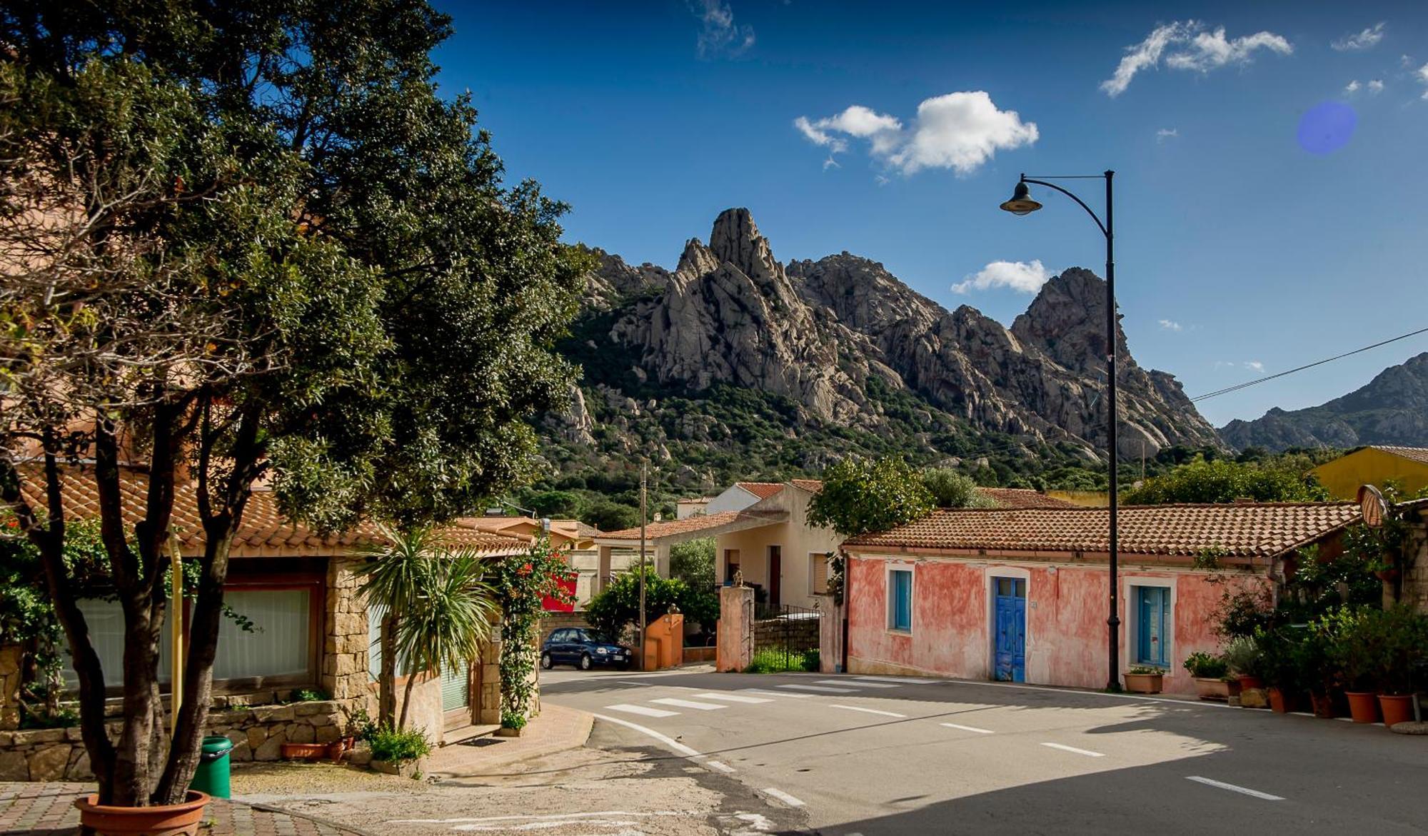 Antica Dimora La Corona San Pantaleo Bagian luar foto