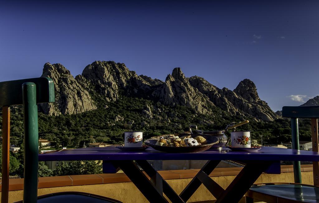 Antica Dimora La Corona San Pantaleo Bagian luar foto